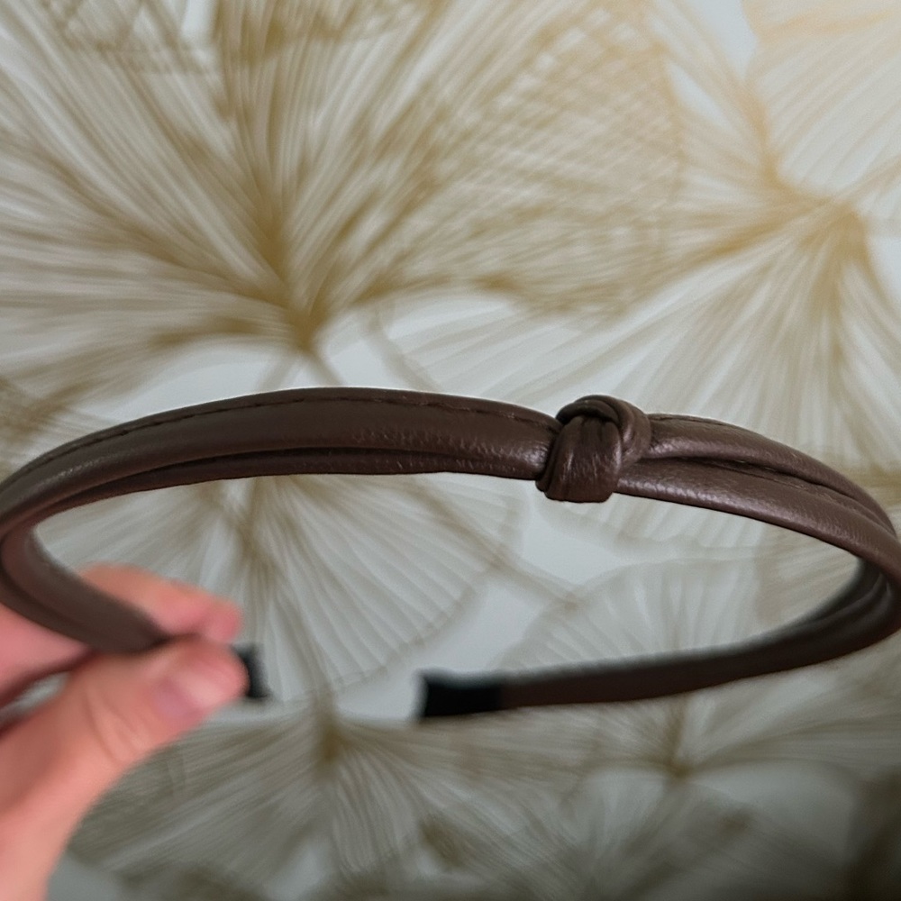 (1) Knotted Faux Leather Headband - Picture 3 of 7